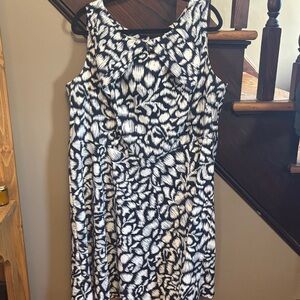 Signature Studio Black and White Midi Dress